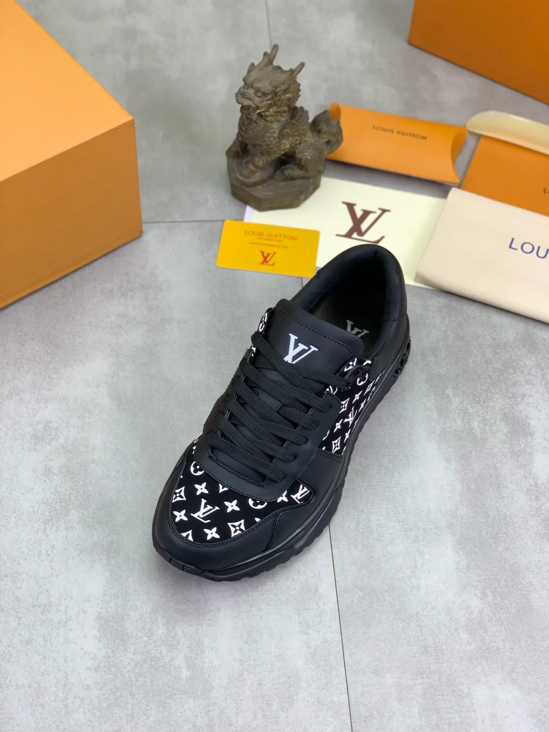 Men's men's shoes 💰P680 new style 💶[LOUIS VUITTON] (original order) new style 🍀LV Louis Vuitton * - top version of LV classic trendy shoes! Use imported original cowhide and water-dyed cowhide lining. The latest original wear-resistant TPU combination outsole! High quality products! Multiple colors available, code number: 38-44 (45 46 customized)